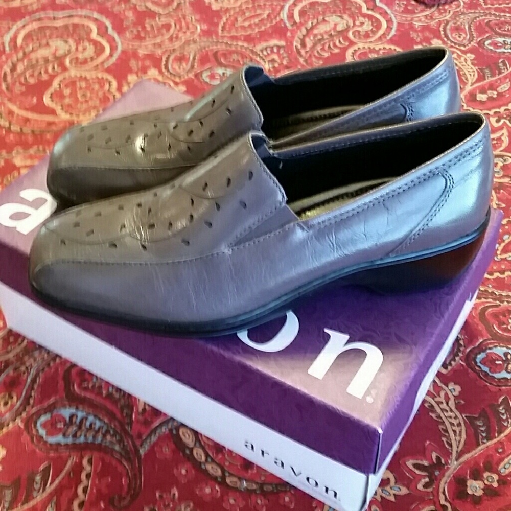 Aravon by new balance slip on leather shoes